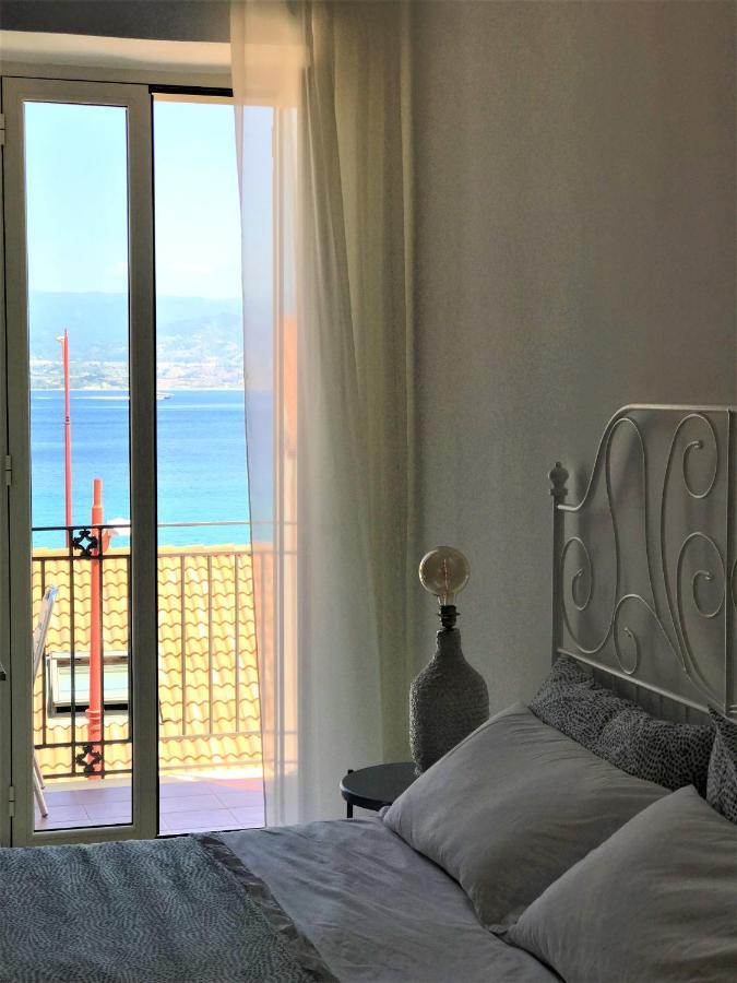 Vecchia Paradiso - A Un Passo Dal Mare Messina Kültér fotó